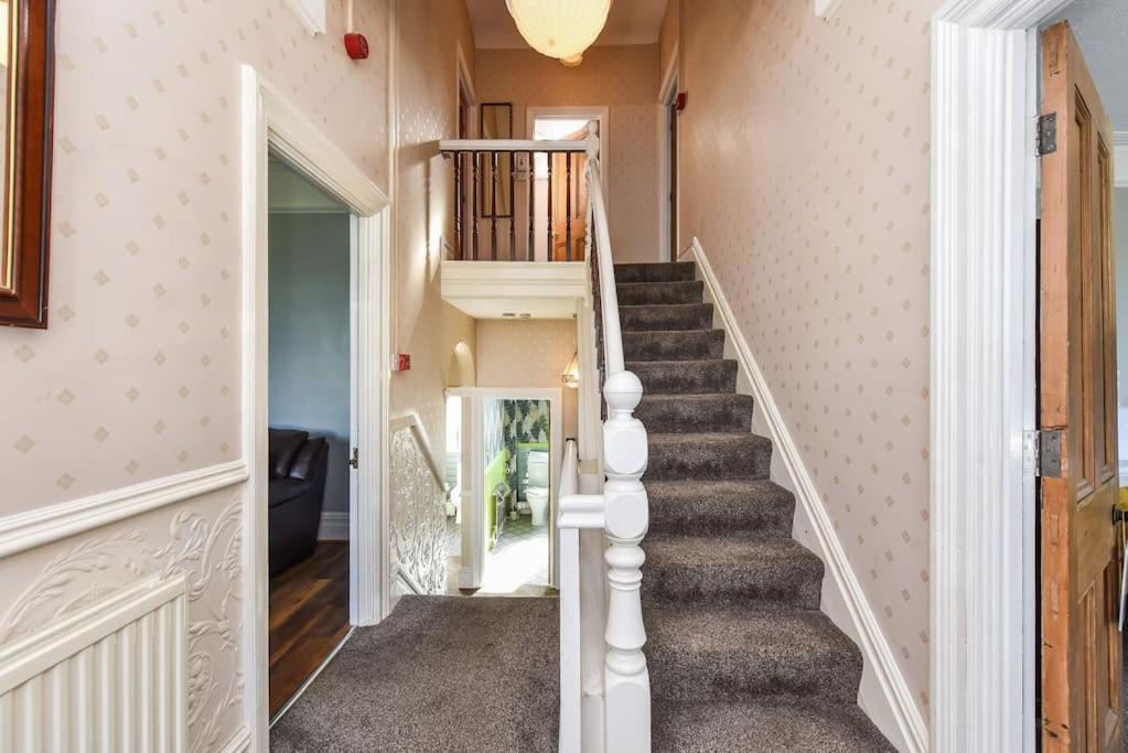 Traditional 3-Bed Property In Pontcanna With Parking Cardiff Zewnętrze zdjęcie