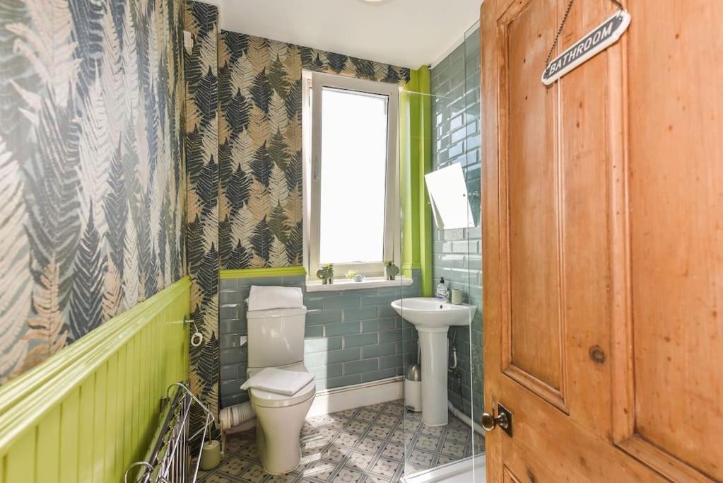 Traditional 3-Bed Property In Pontcanna With Parking Cardiff Zewnętrze zdjęcie