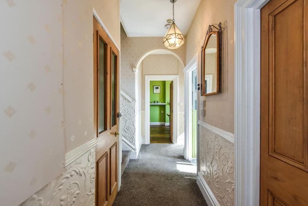 Traditional 3-Bed Property In Pontcanna With Parking Cardiff Zewnętrze zdjęcie
