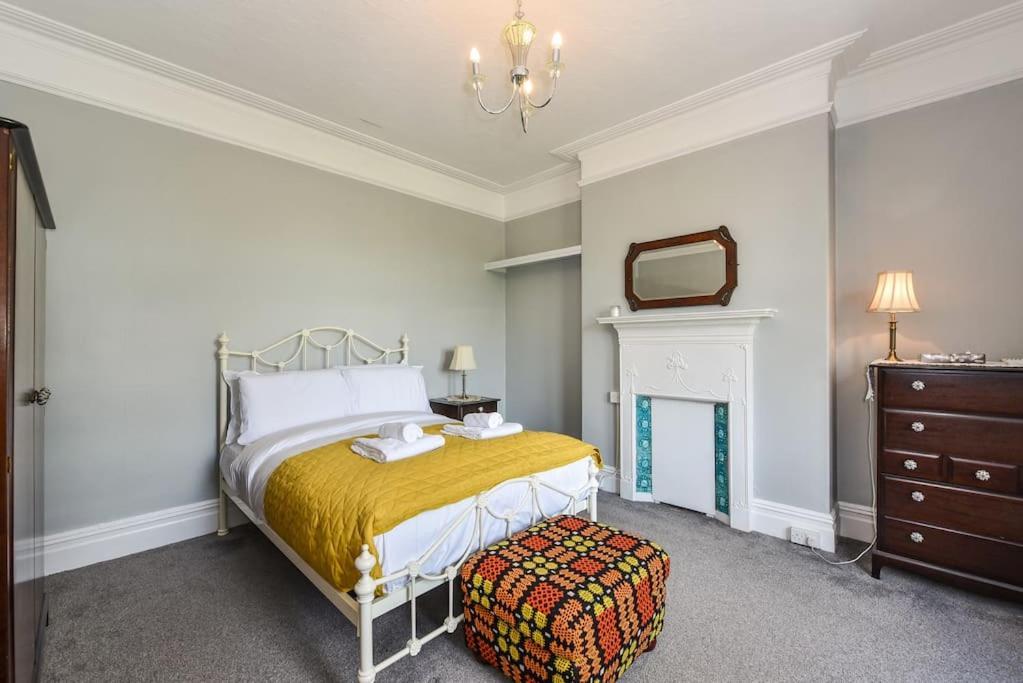 Traditional 3-Bed Property In Pontcanna With Parking Cardiff Zewnętrze zdjęcie